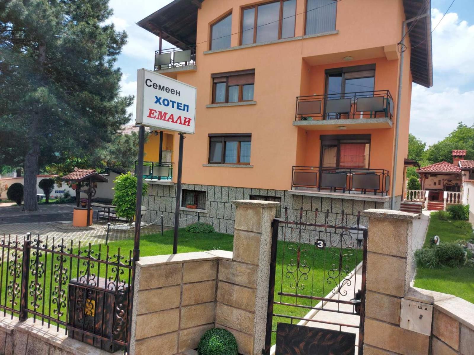 Family Hotel Emaly 1 Bankja Exterior foto